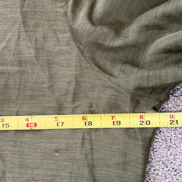 NEW! Gorgeous Tommy Bahama Vintage Green Long Sleeve Blouse size L - Picture 5 of 7